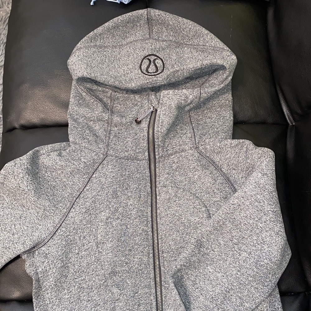 Lululemon Scuba Hoodie - Size 4. Great condition!